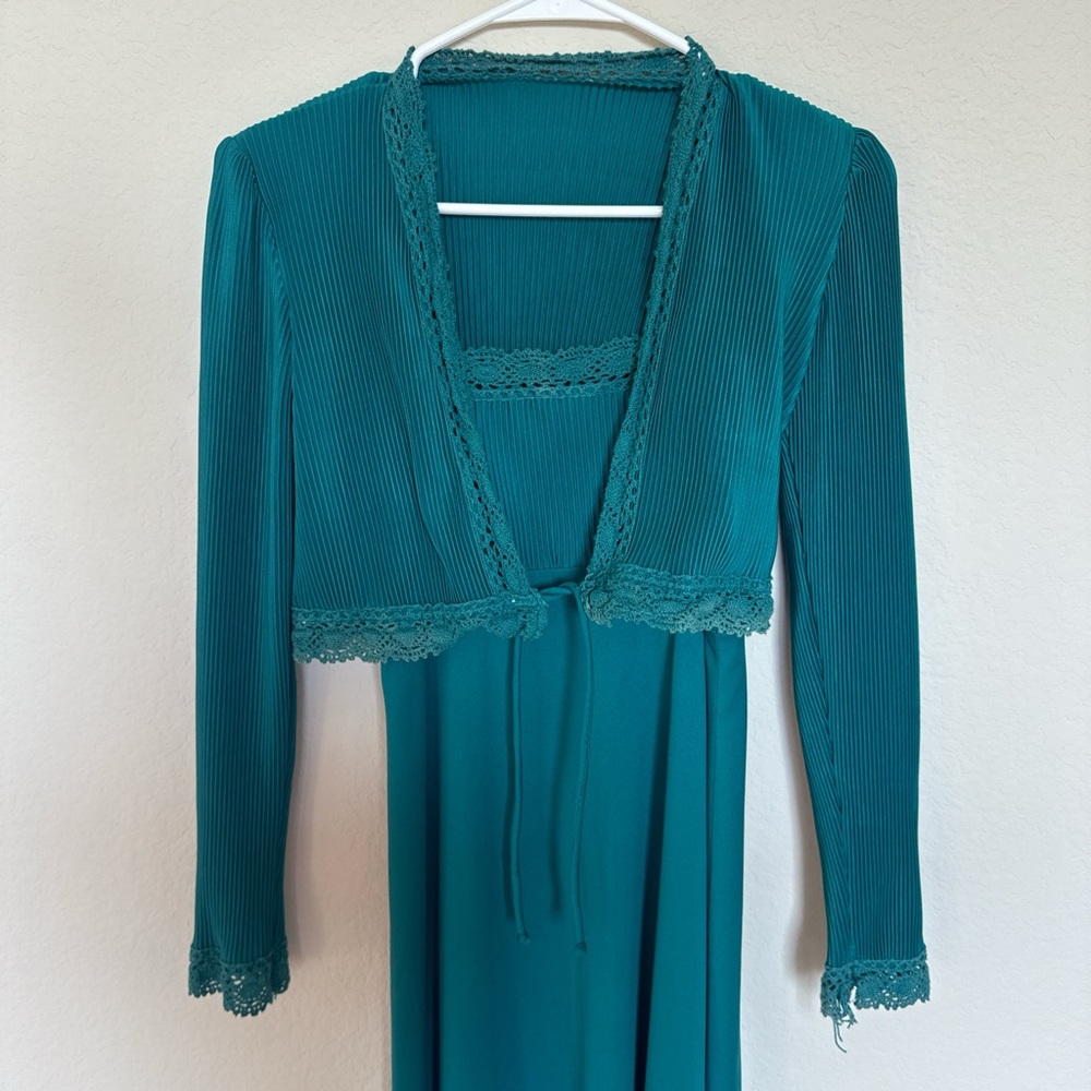 Elegant Teal Long Sleeve Dress with Lace Trim
